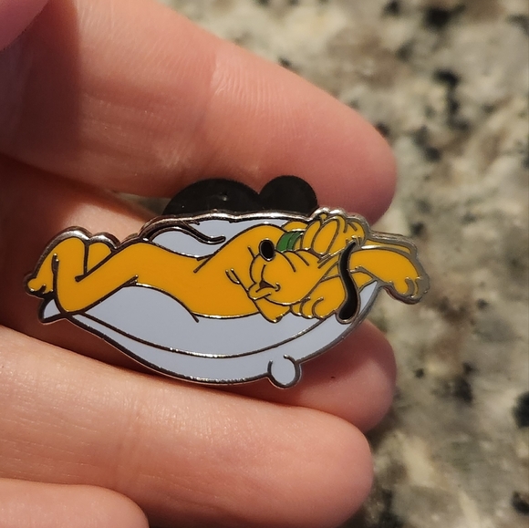 (5 For $30) Disney Pin Doggie Pluto Sleeping Sweet Dreams Pin - Picture 1 of 4